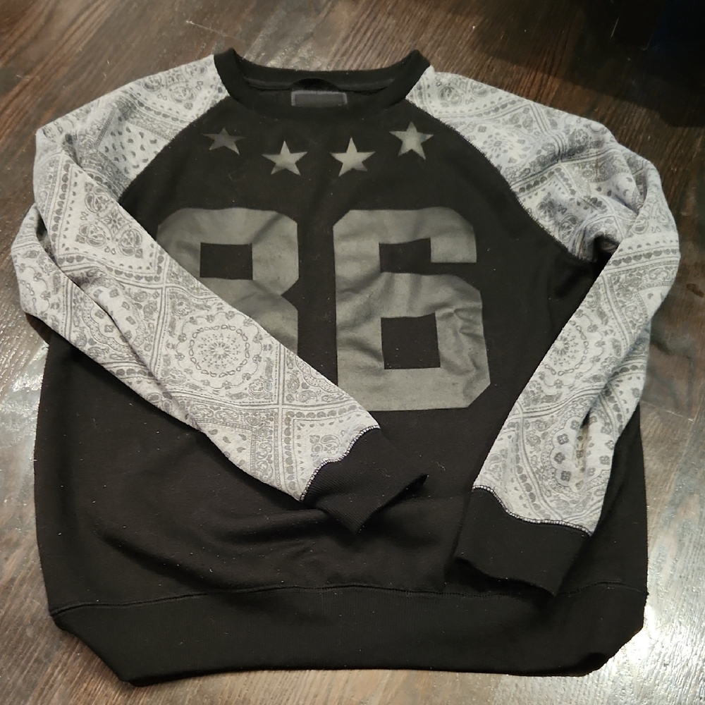 Urban Heritage Black and Gray Paisley Sleeve Sweater